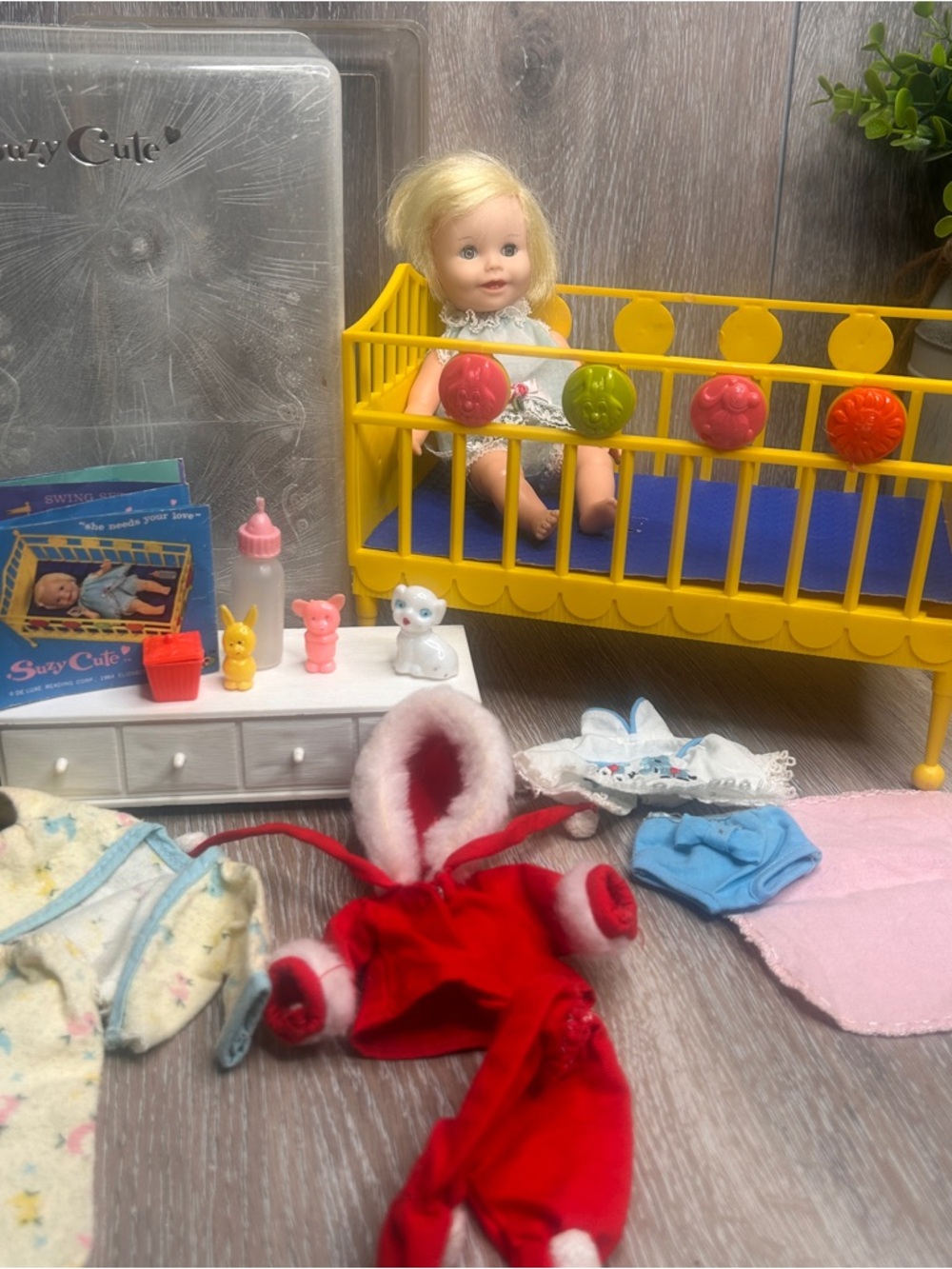 1964 Suzy Cute Doll Nursery Set Vintage 
Deluxe Reading Crib Dresser Clothes Lot